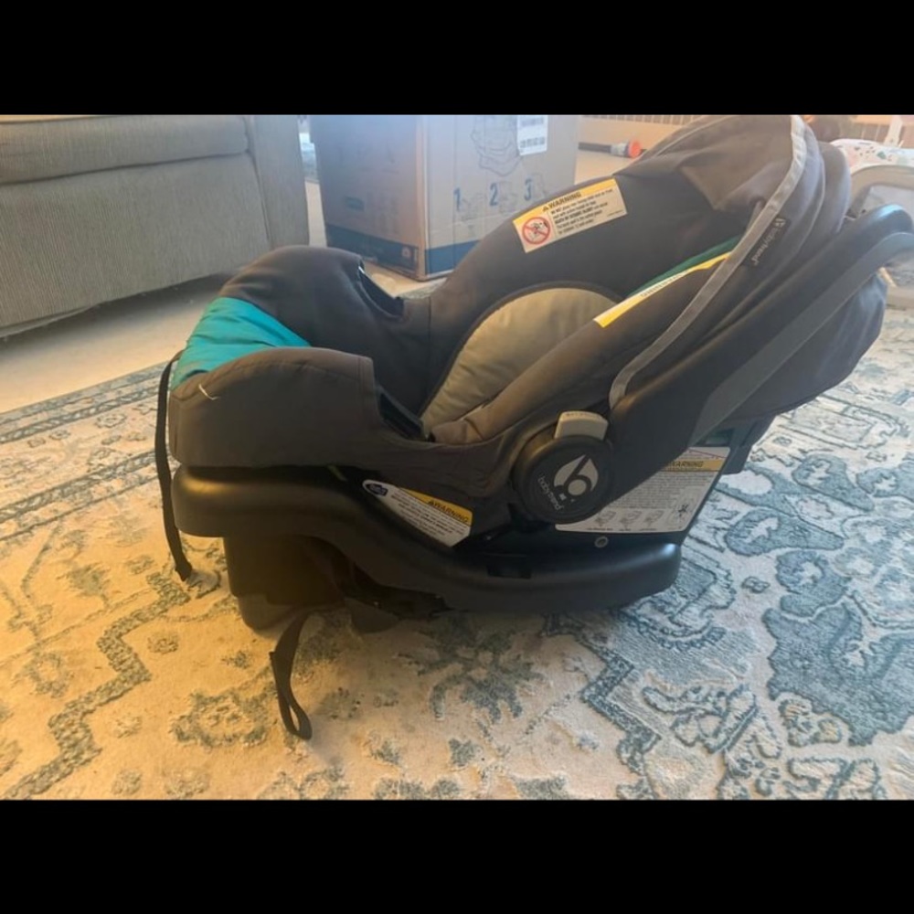 BabyTrend Infant Car seat